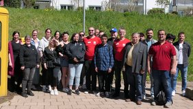 vhs Teilnehmende beim Besuch im Caritas Wohn- und Pflegeheim St. Elisabeth